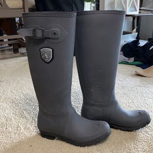Kamik women’s tall rain boots size 6